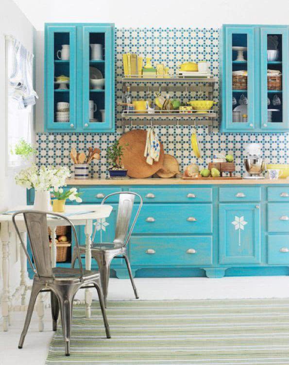 Cozinha com papel de parede Azul