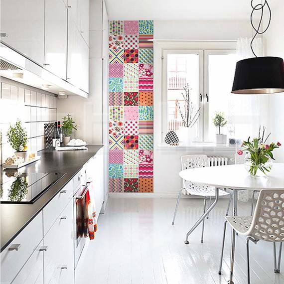 Cozinha com papel de parede Colorido