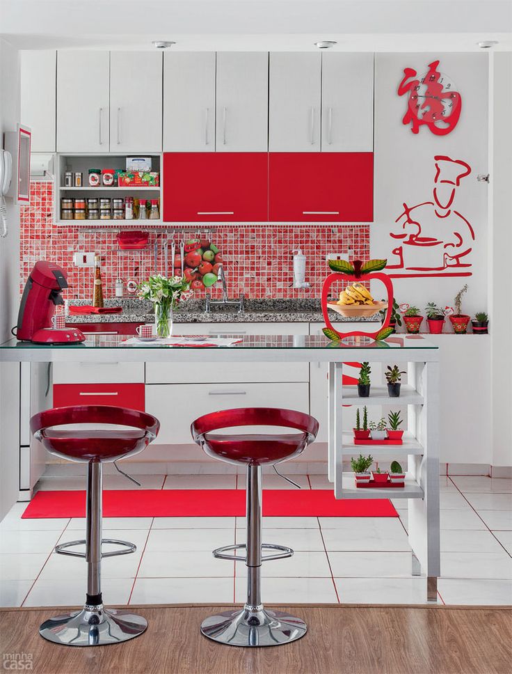 Cozinha decorada com pastilhas Vermelhas