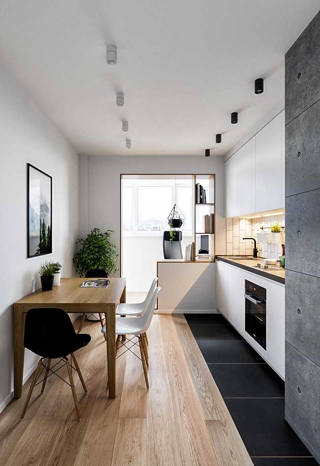 Cozinha pequena com quadros decorativos e plantas em cima do armário