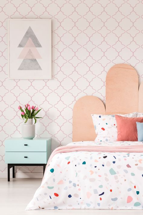 Quarto decorado feminino Com papel de parede