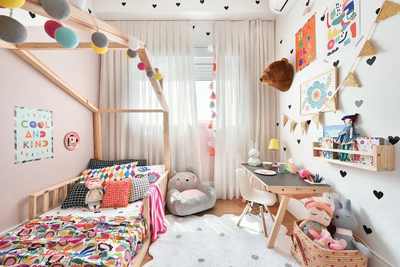 Quarto decorado feminino Moderno infantil