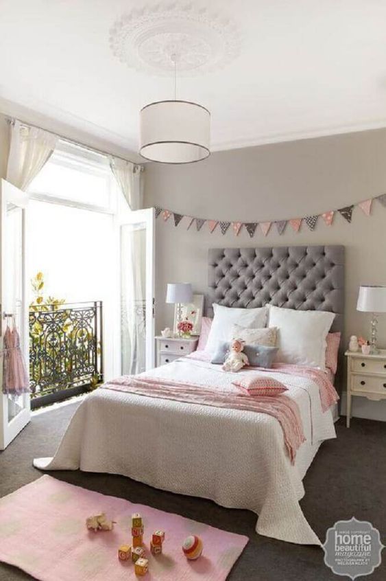 Quarto decorado feminino Simples