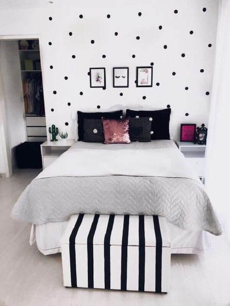 Quarto decorado feminino Simples