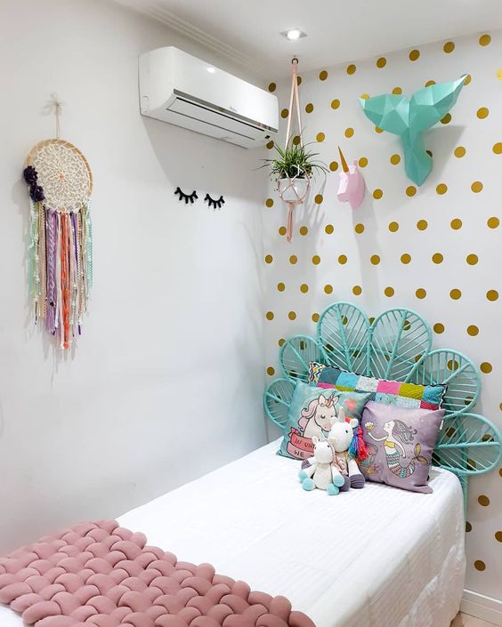 Quarto decorado feminino Simples