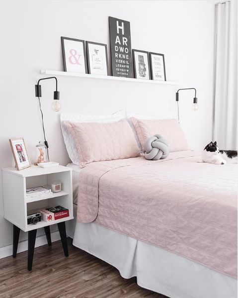 Quarto decorado feminino Simples