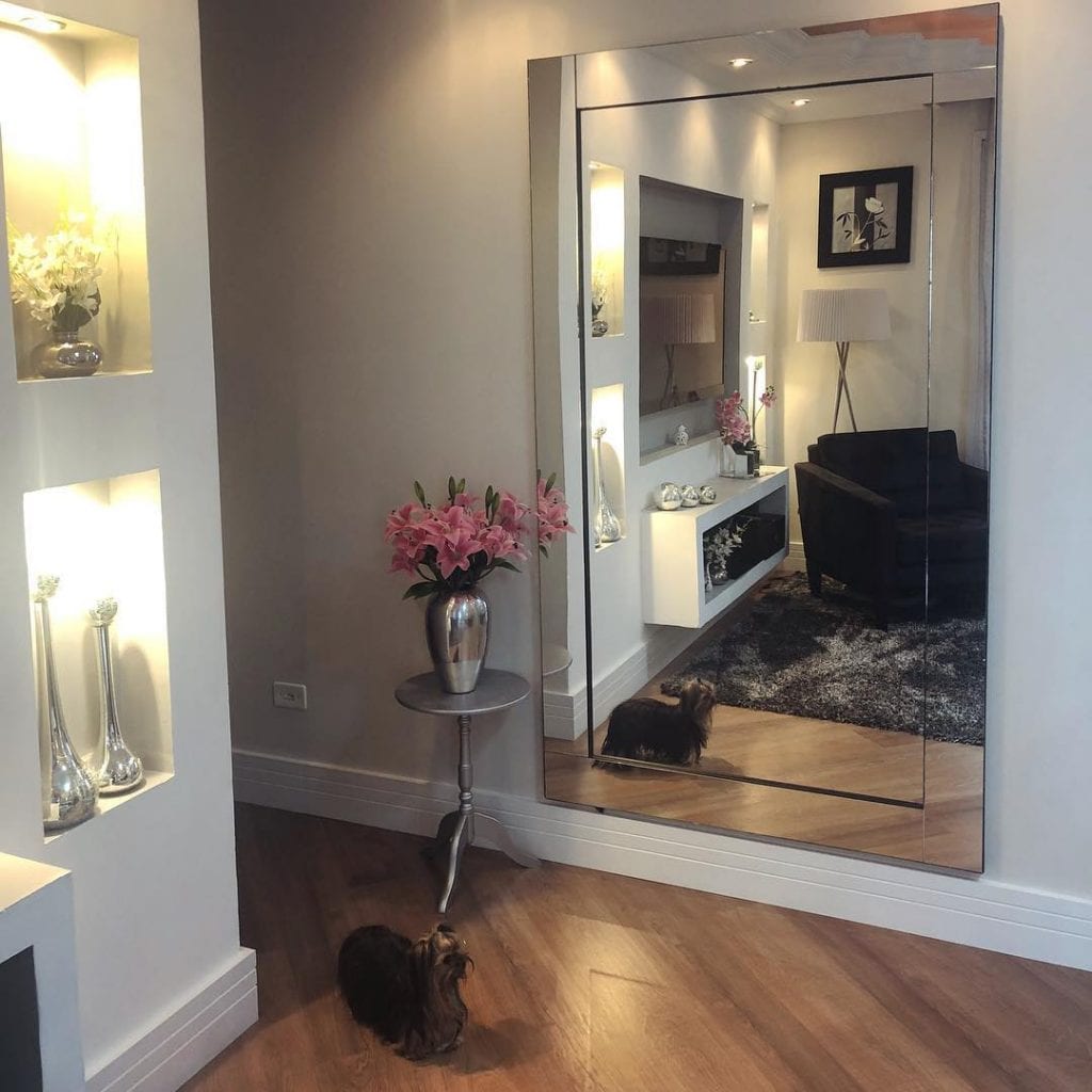Sala decorada apartamento Pequeno com espelho