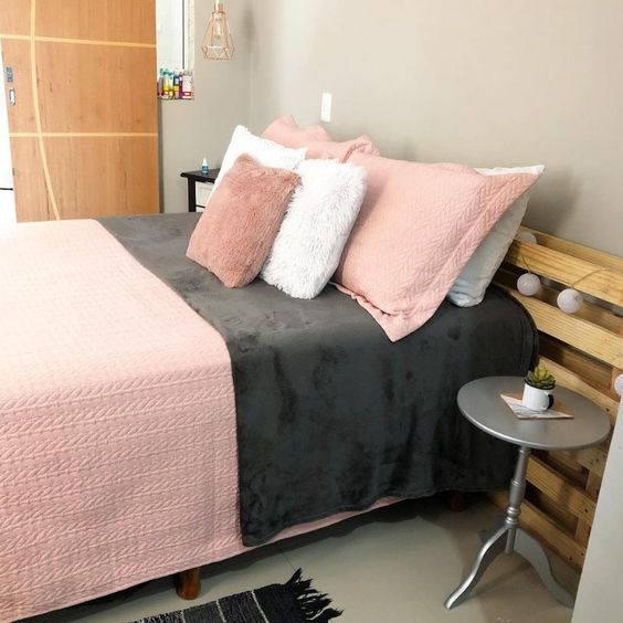 Quarto de casal simples decorado Feminino Jovem