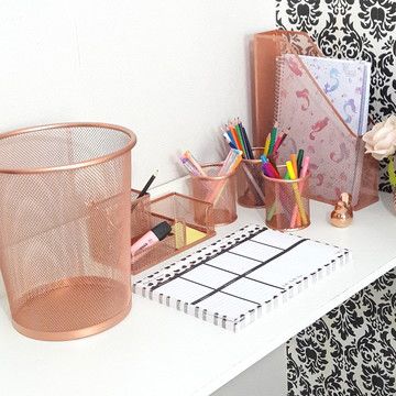 Quarto de casal simples decorado Rose Gold