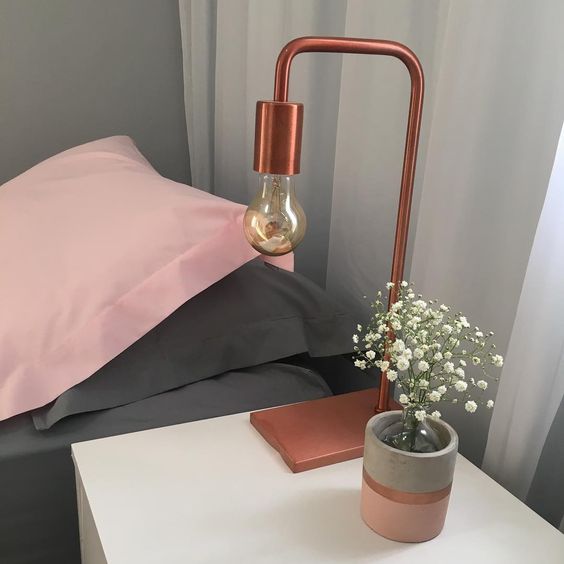 Quarto de casal simples decorado Rose Gold