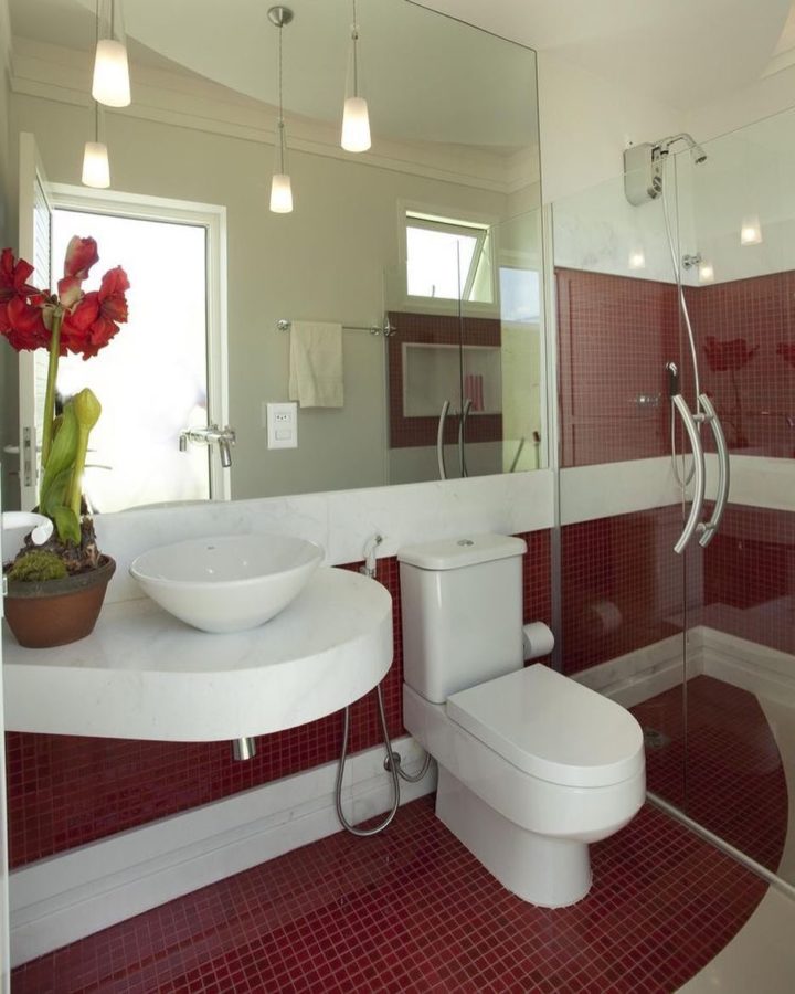 Banheiro vermelho E branco