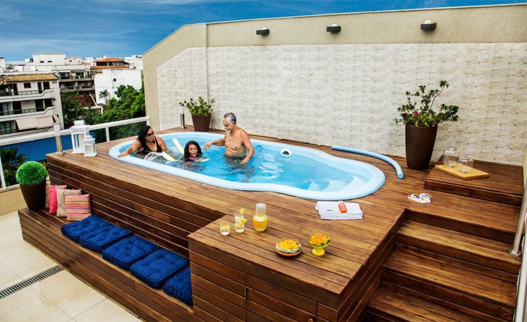 Piscinas de fibra com Deck: 80 Inspirações para o seu Lazer