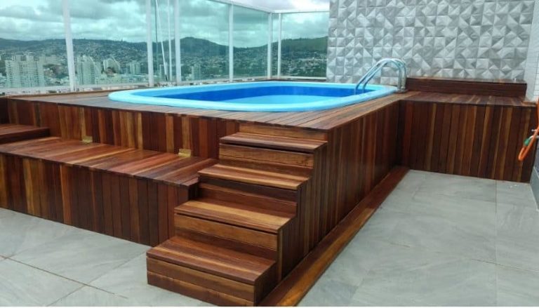 Piscinas de fibra com Deck: 80 Inspirações para o seu Lazer